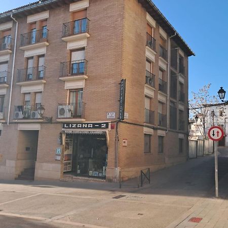 Hostal Lizana 2 Уеска Екстер'єр фото