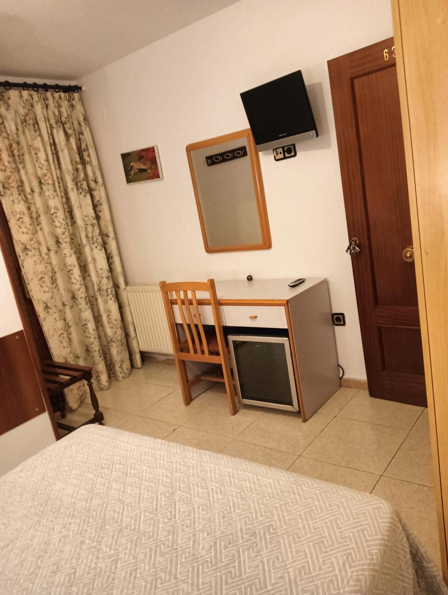 Hostal Lizana 2 Уеска Екстер'єр фото