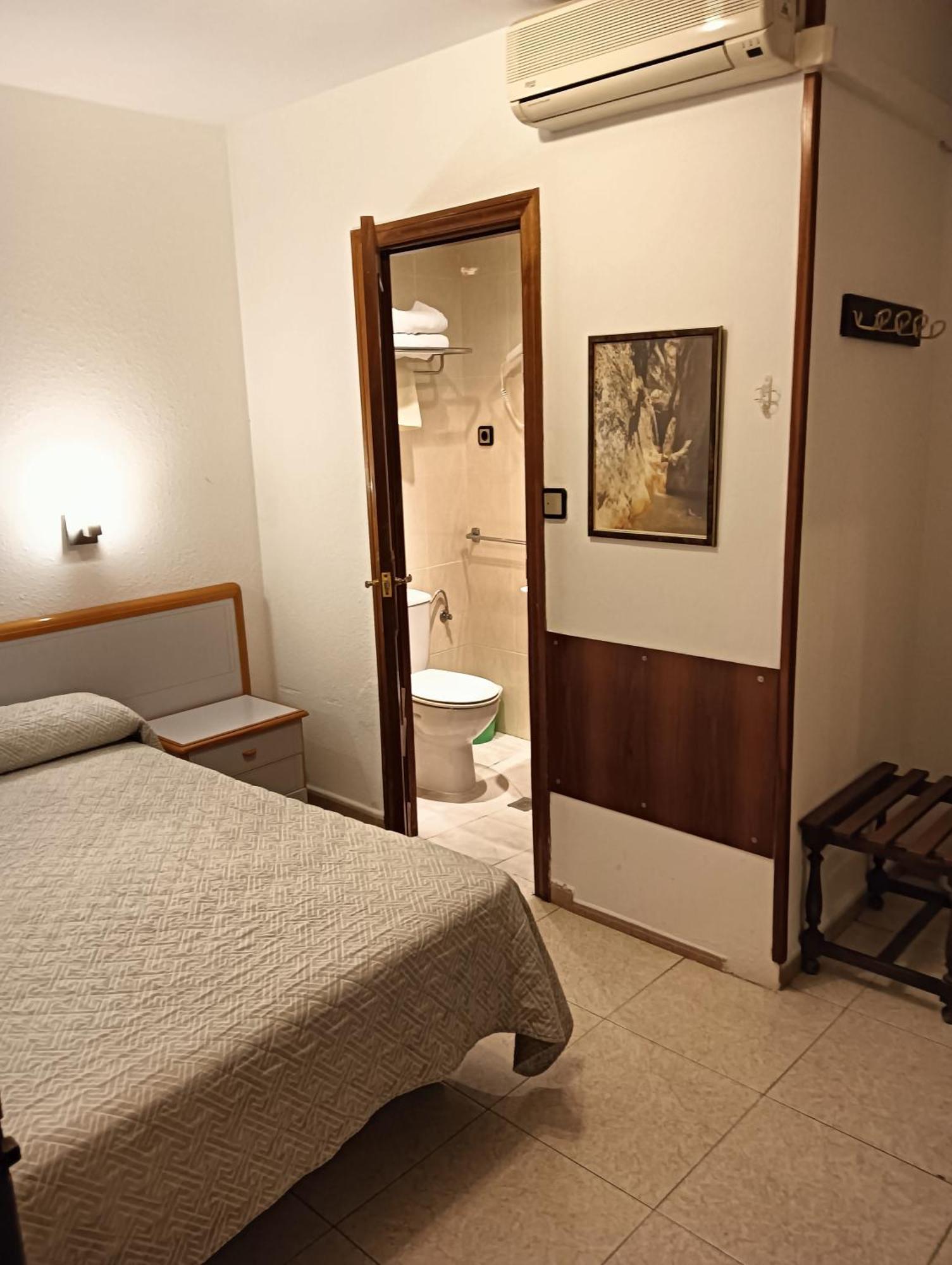 Hostal Lizana 2 Уеска Екстер'єр фото