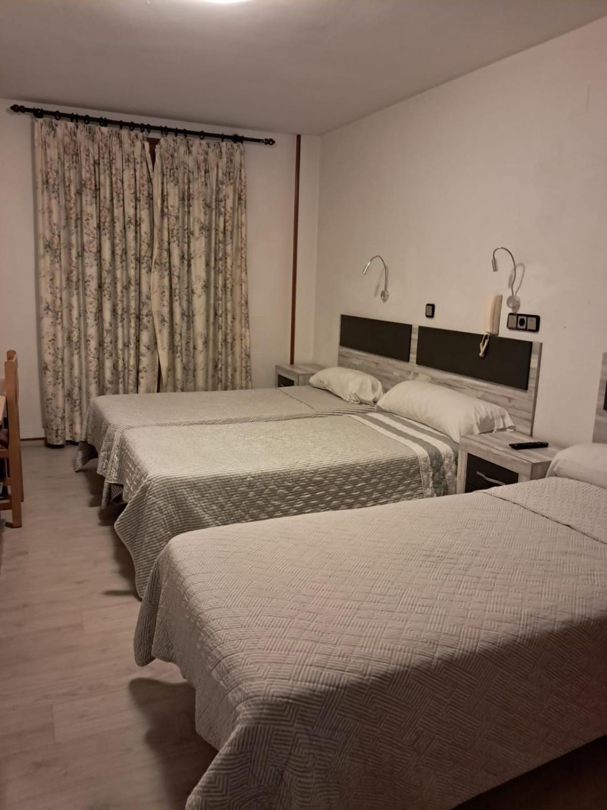 Hostal Lizana 2 Уеска Екстер'єр фото