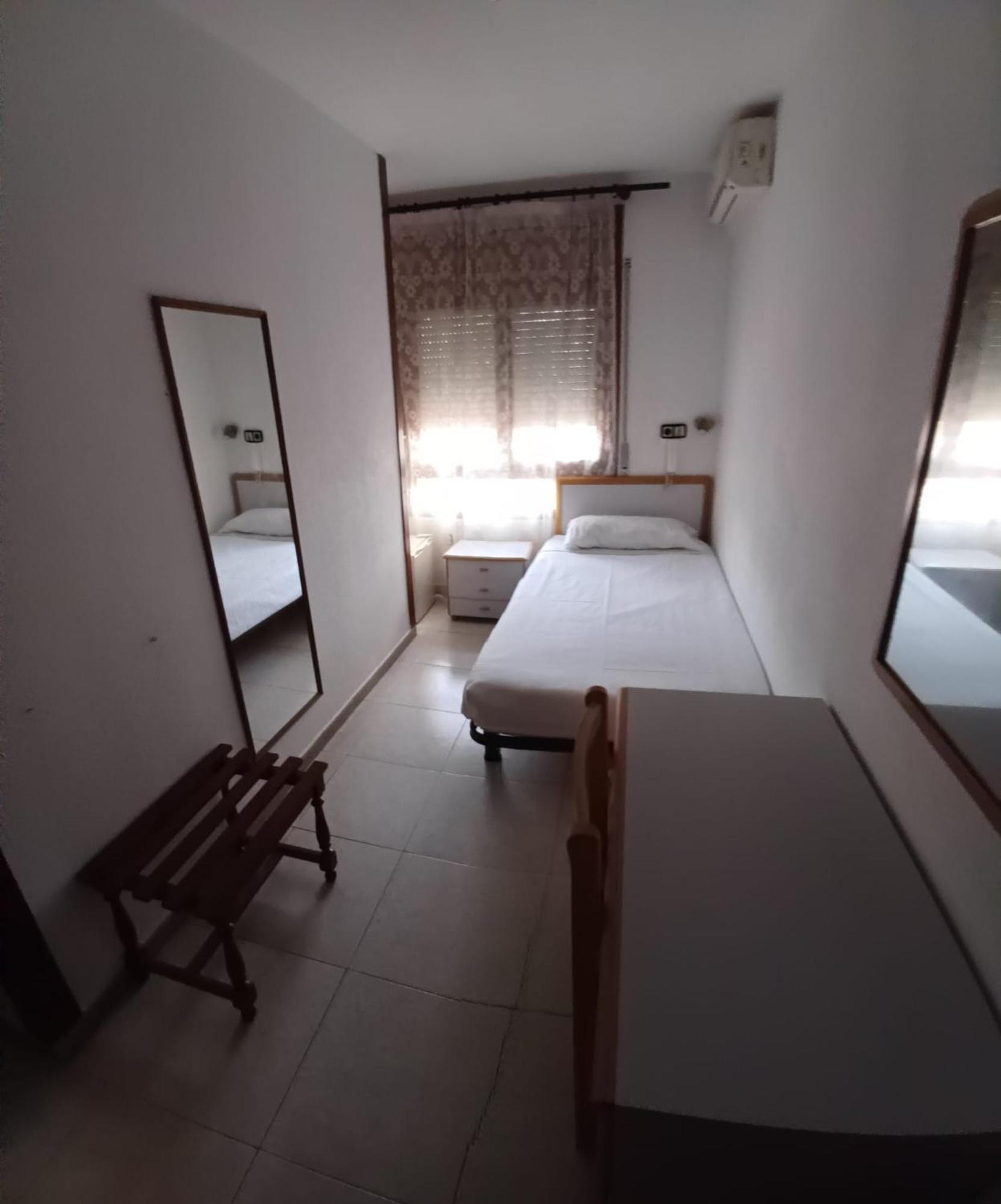 Hostal Lizana 2 Уеска Екстер'єр фото
