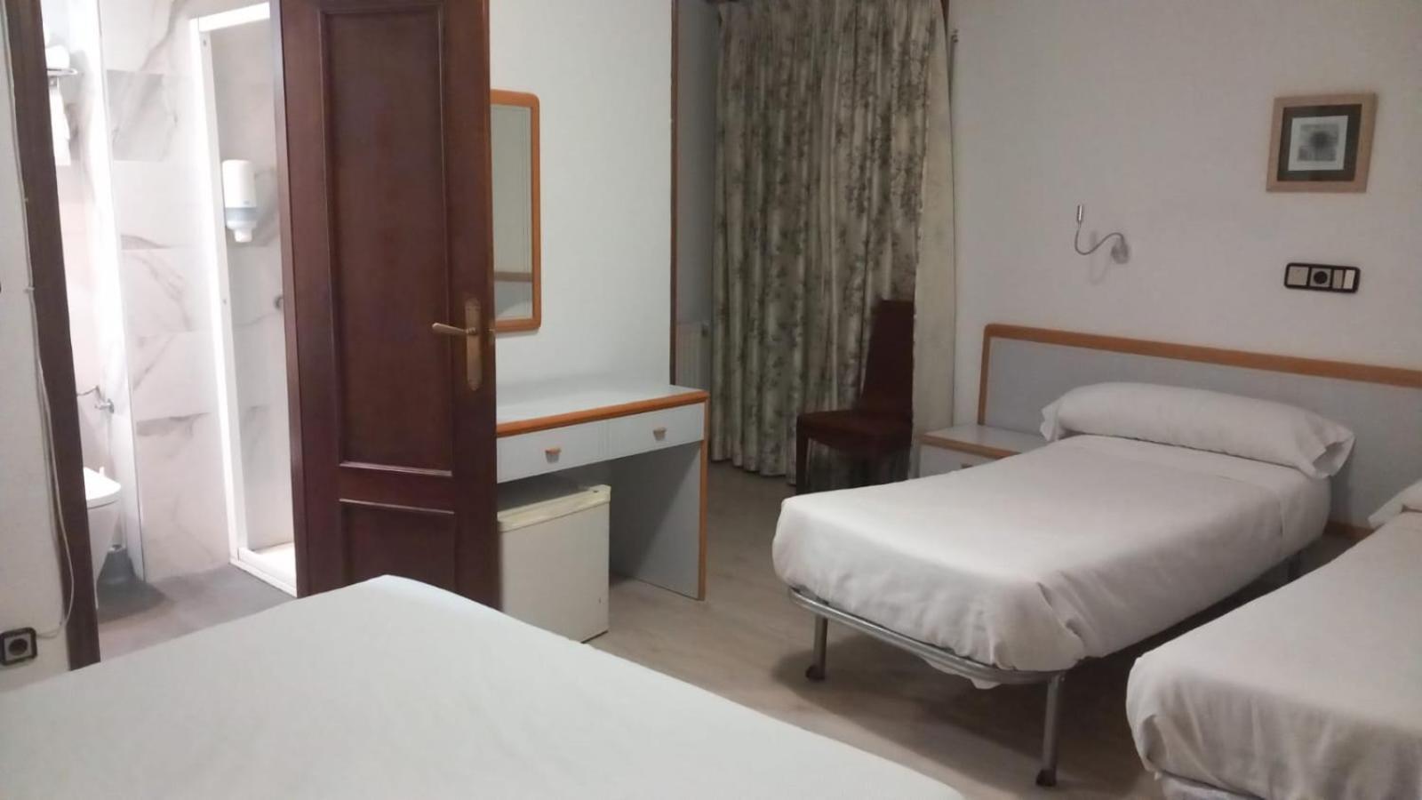 Hostal Lizana 2 Уеска Екстер'єр фото